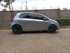 Toyota Vitz 2005 Silver