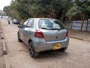 Toyota Vitz 2005 Silver