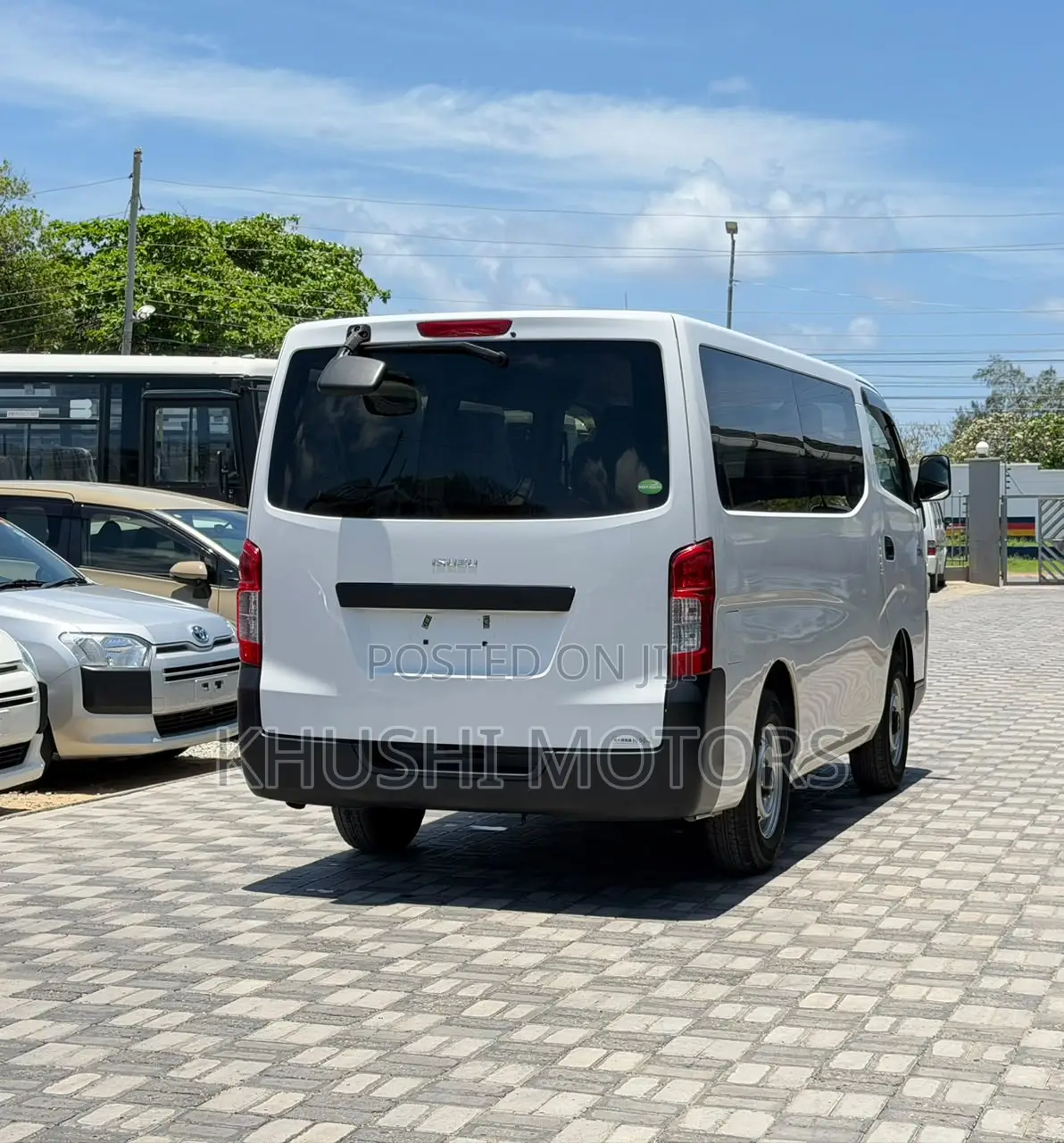 Isuzu Como 2020 White