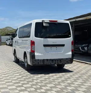 Isuzu Como 2020 White