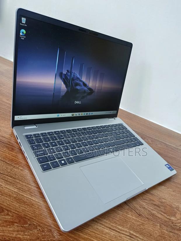 New Laptop Dell Pro 16 16GB Intel Core Ultra 5 SSD 512GB