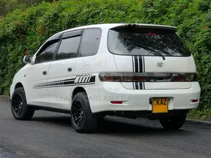 Toyota Gaia 2000 White