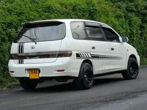 Toyota Gaia 2000 White