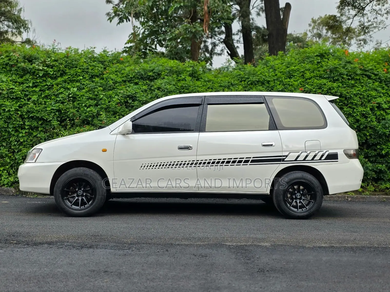 Toyota Gaia 2000 White
