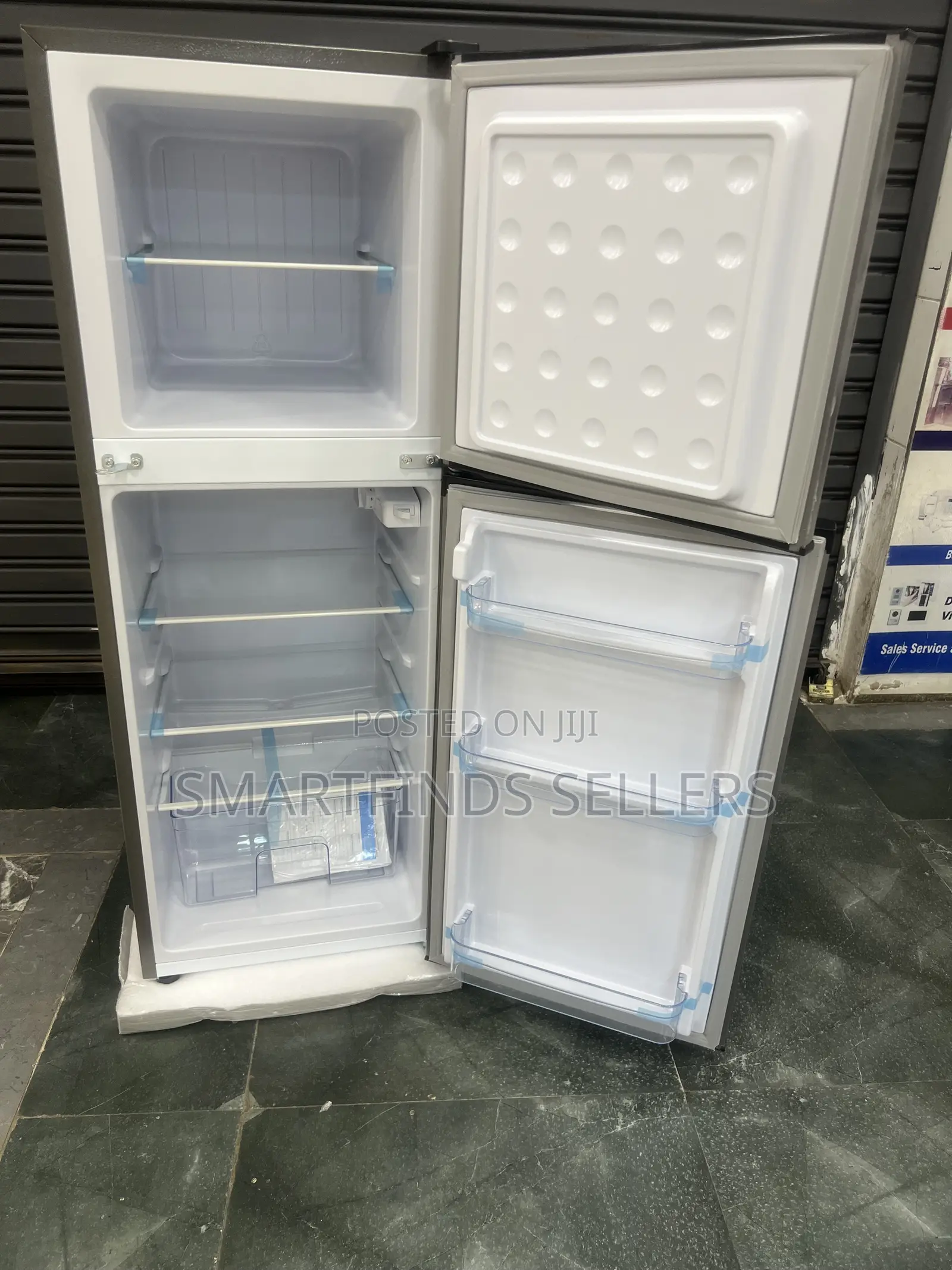GLD 138L Refrigerator – Compact Design, Efficient Cooling