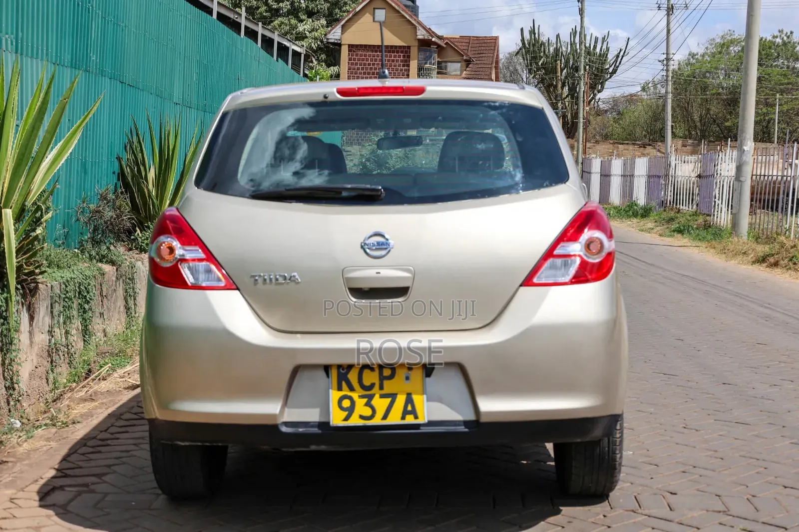 Nissan Tiida 2011 Beige