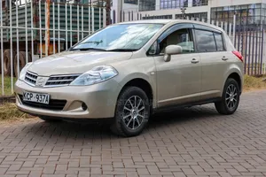 Nissan Tiida 2011 Beige