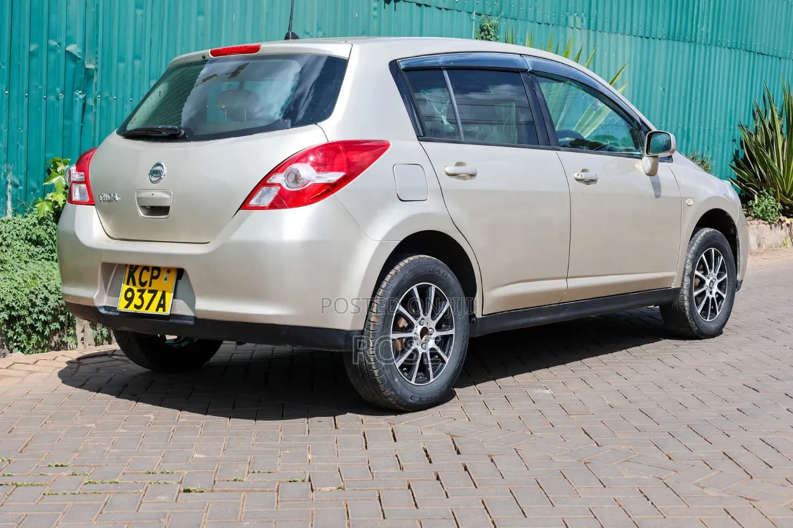 Nissan Tiida 2011 Beige