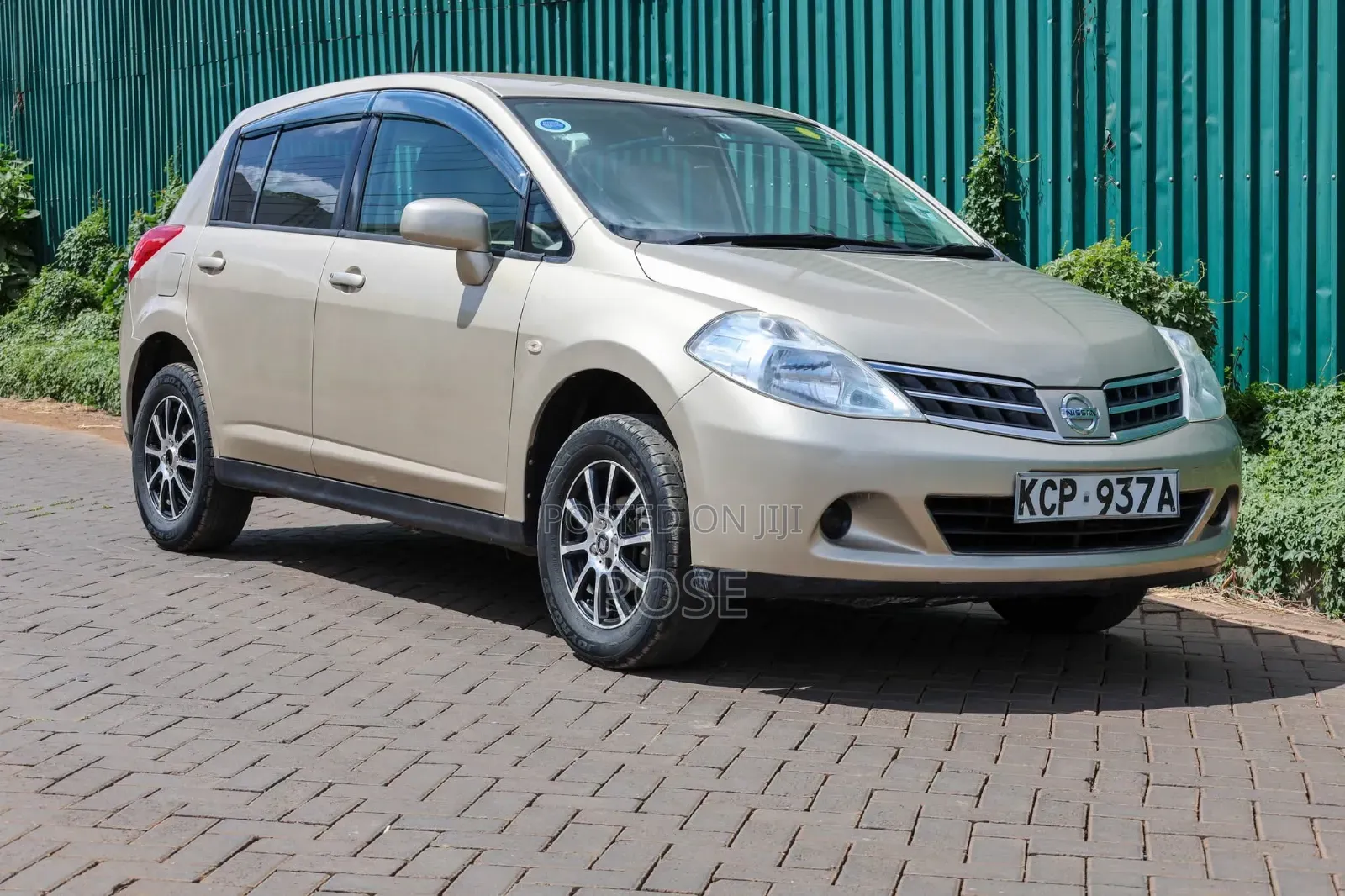 Nissan Tiida 2011 Beige