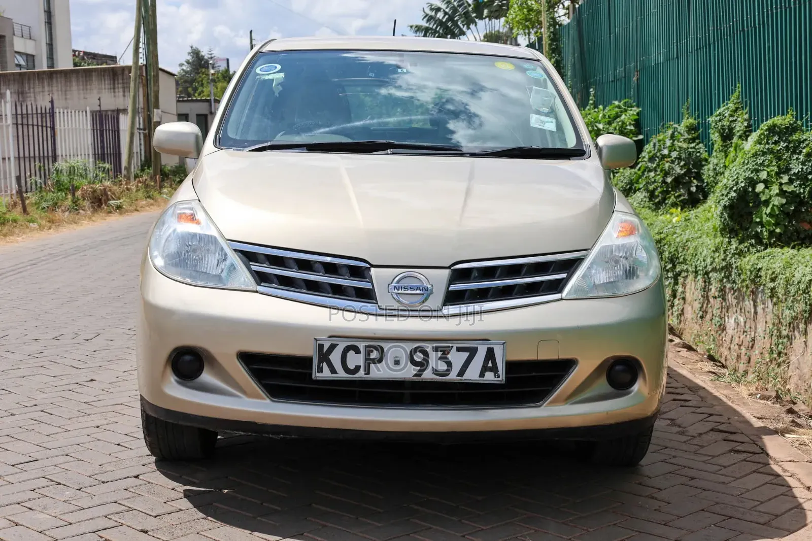 Nissan Tiida 2011 Beige