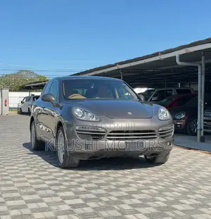 Porsche Cayenne 2013 Brown