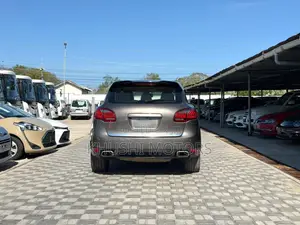 Porsche Cayenne 2013 Brown