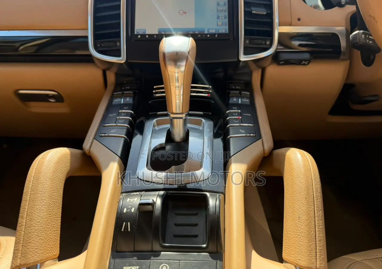 Porsche Cayenne 2013 Brown