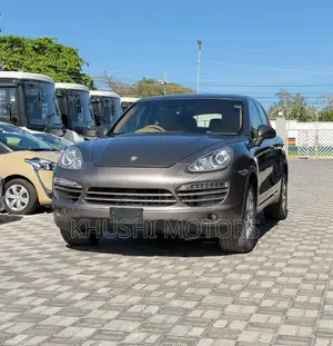 Porsche Cayenne 2013 Brown