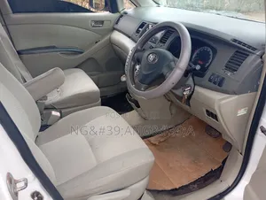 Toyota ISIS 2009 White