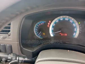 Toyota ISIS 2009 White