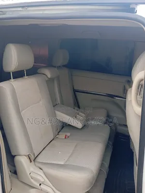 Toyota ISIS 2009 White