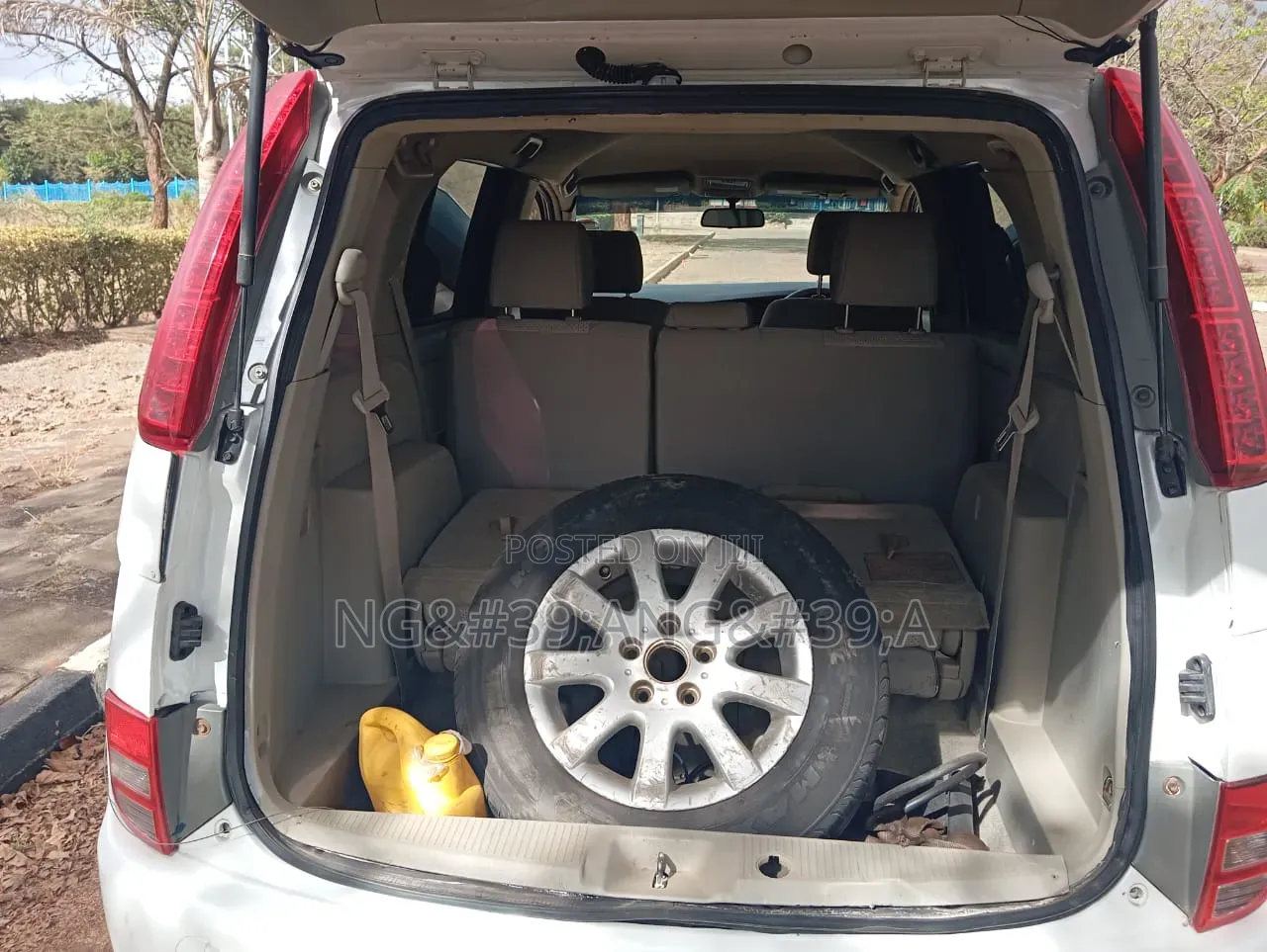 Toyota ISIS 2009 White