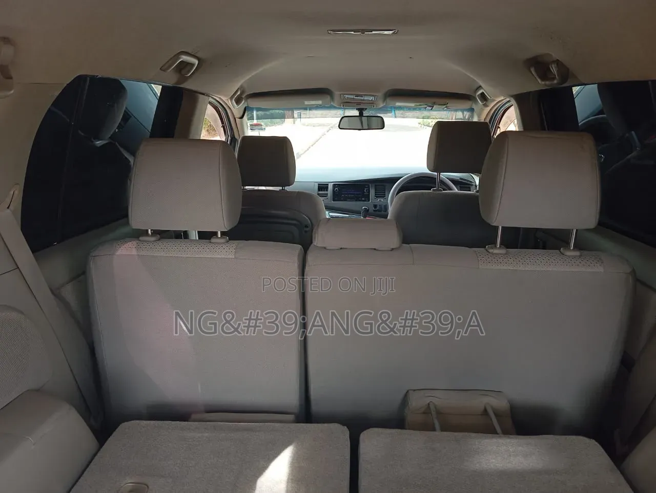 Toyota ISIS 2009 White