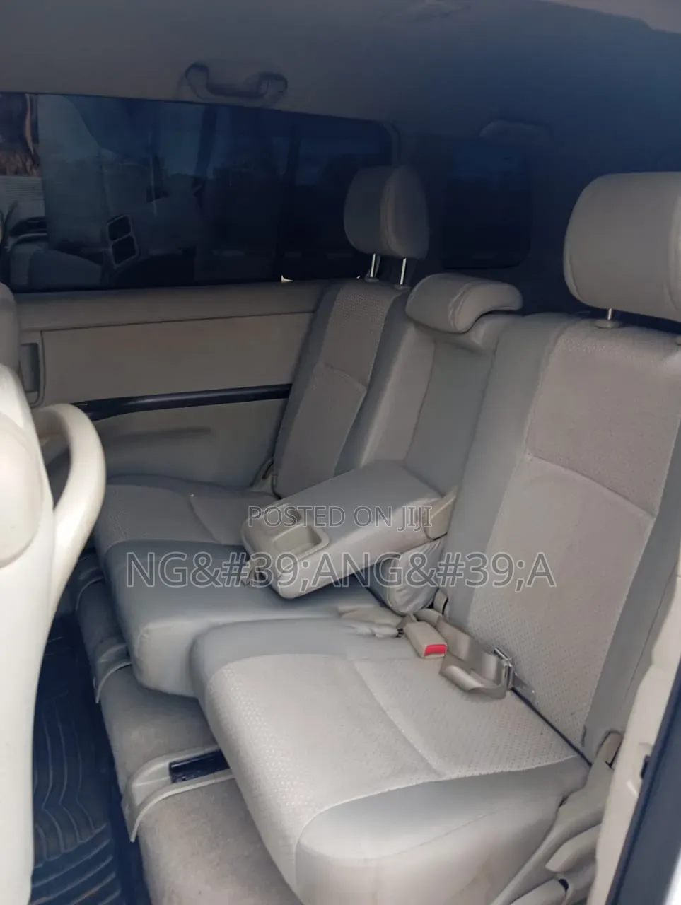 Toyota ISIS 2009 White