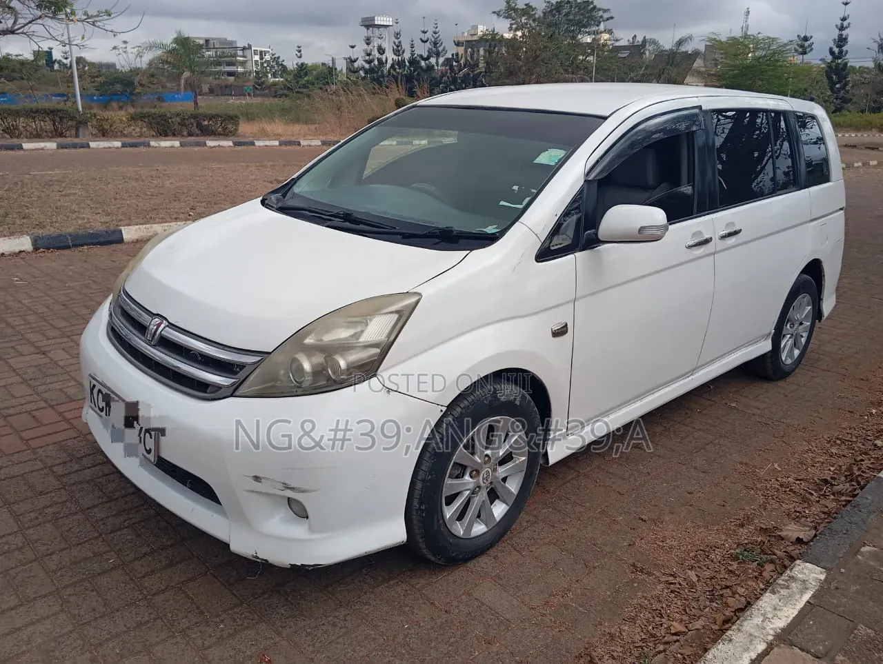 Toyota ISIS 2009 White