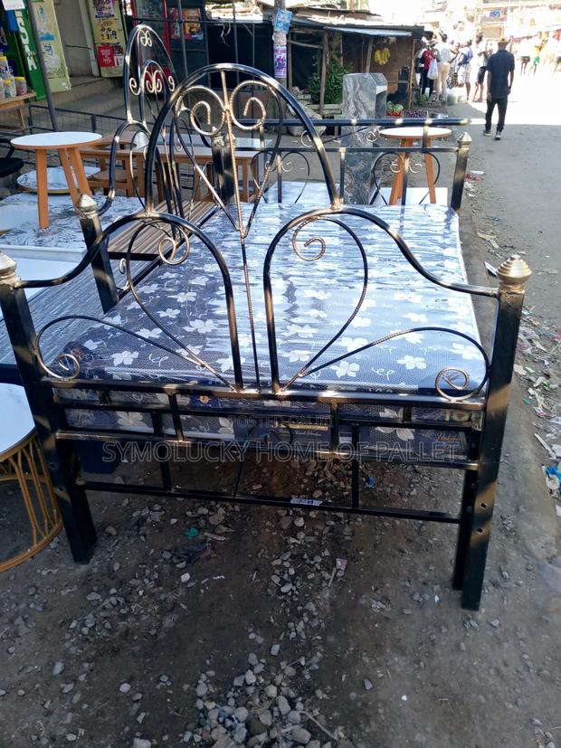 Metallic Bed ! Metallic Bed. Size 4x6 With Heavy Duty Fiber Matress