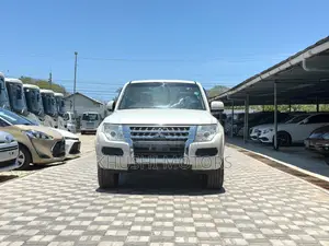 Mitsubishi Pajero 2017 White