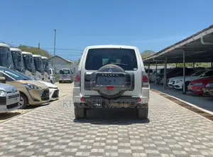 Mitsubishi Pajero 2017 White