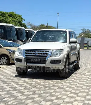 Mitsubishi Pajero 2017 White