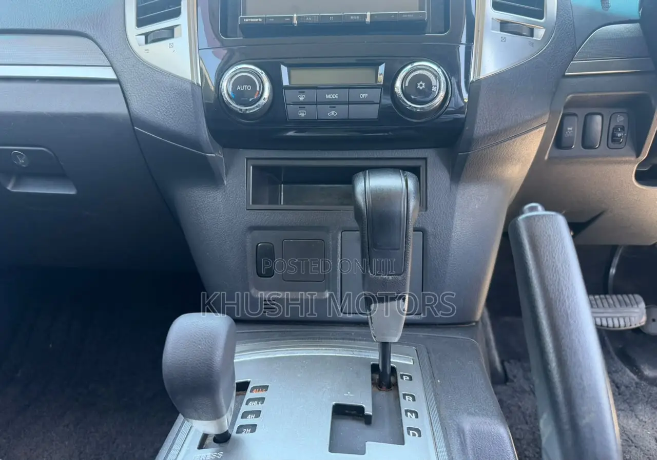 Mitsubishi Pajero 2017 White