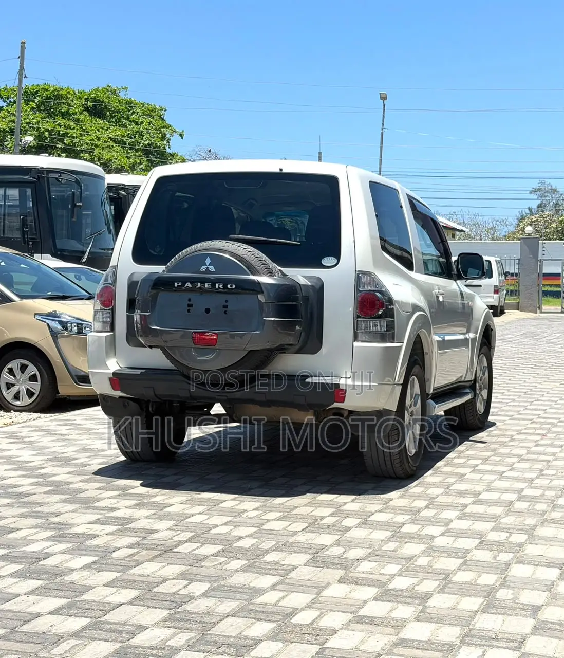 Mitsubishi Pajero 2017 White