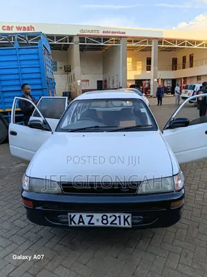 Toyota Corolla 2000 White