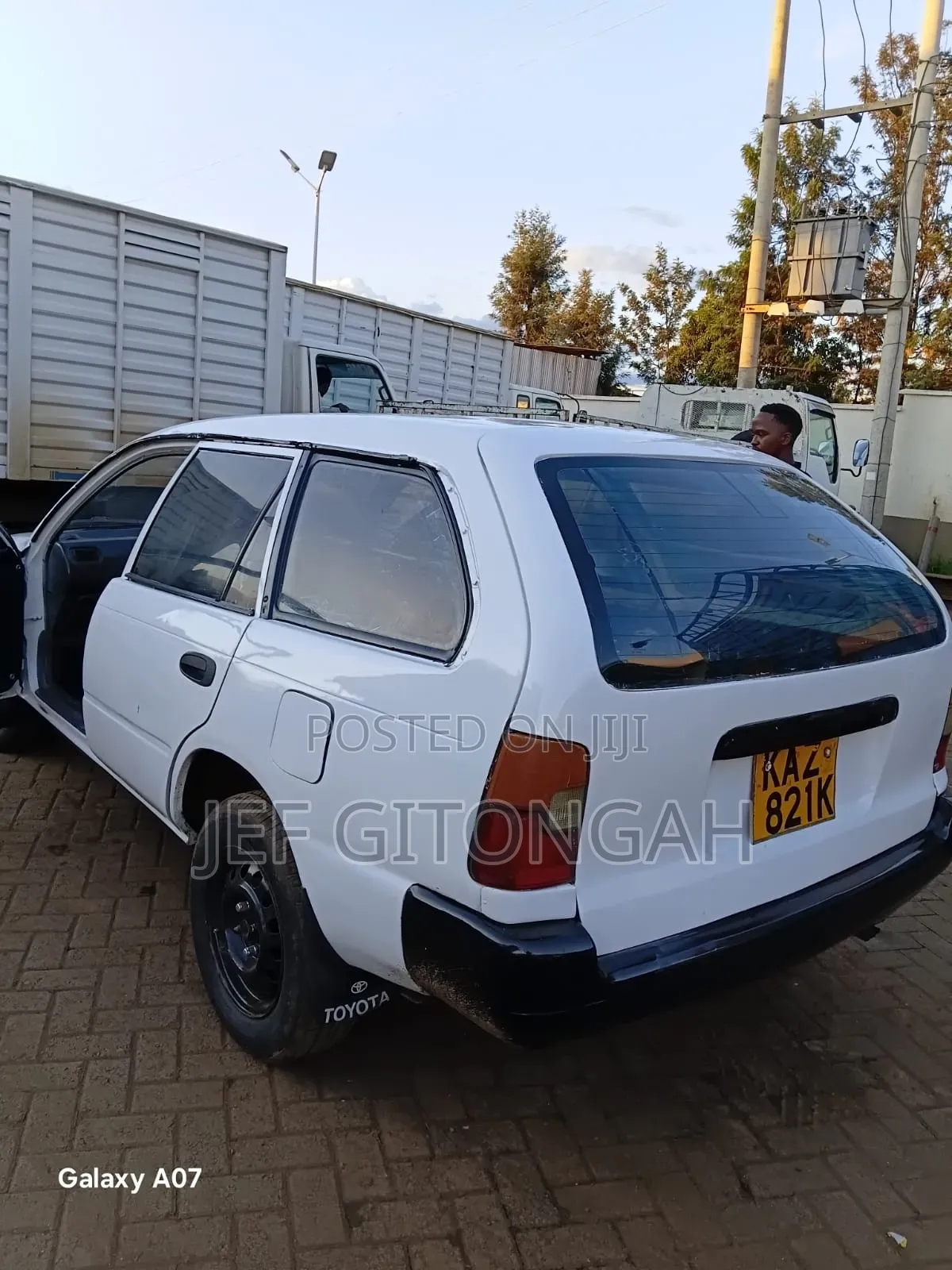 Toyota Corolla 2000 White