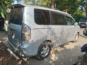 Toyota Noah 2.0 143hp AWD (7 Seater) 2008 Silver