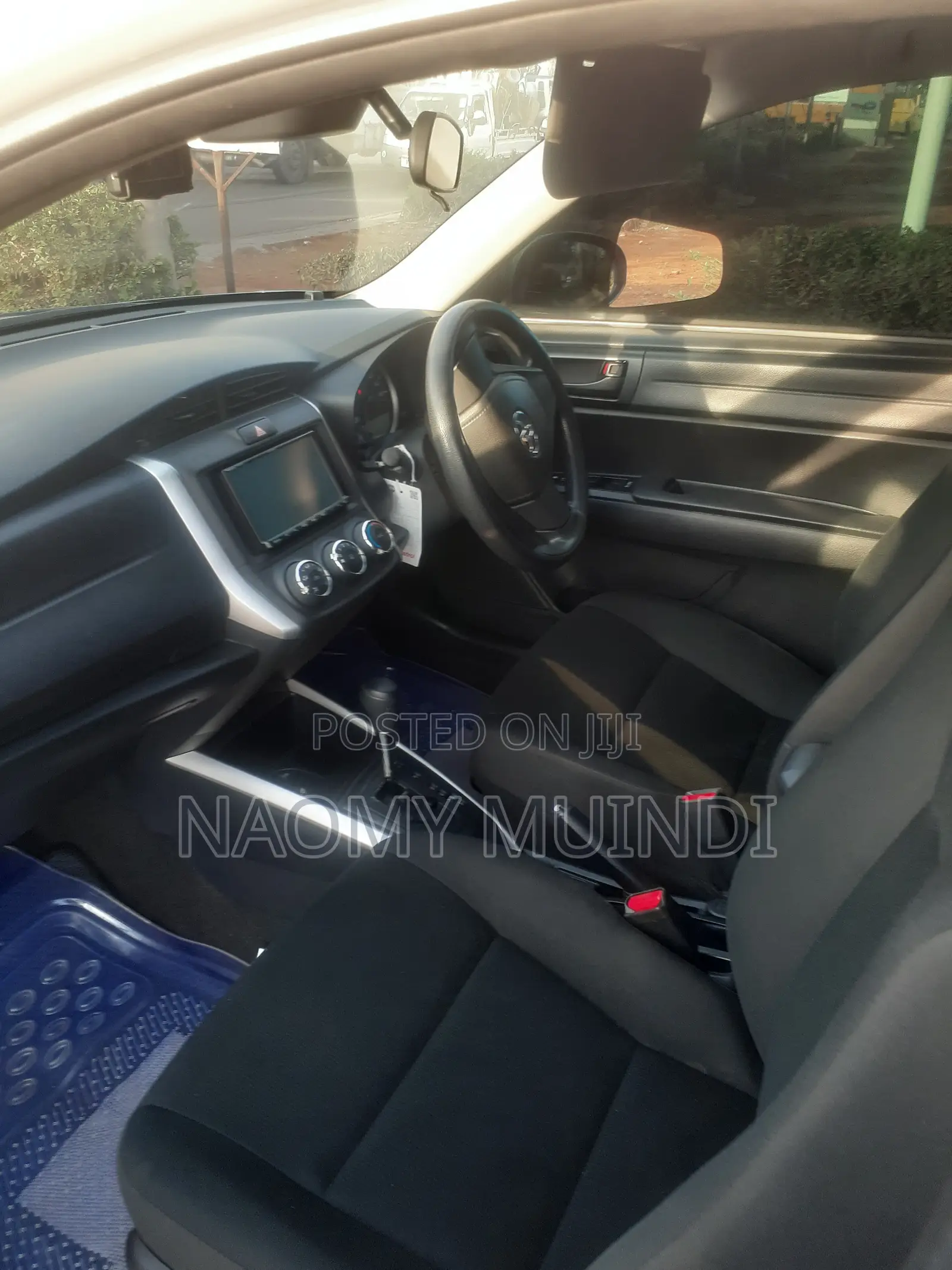 Toyota Corolla L (1.8L 4cyl 2A) 2019 Silver