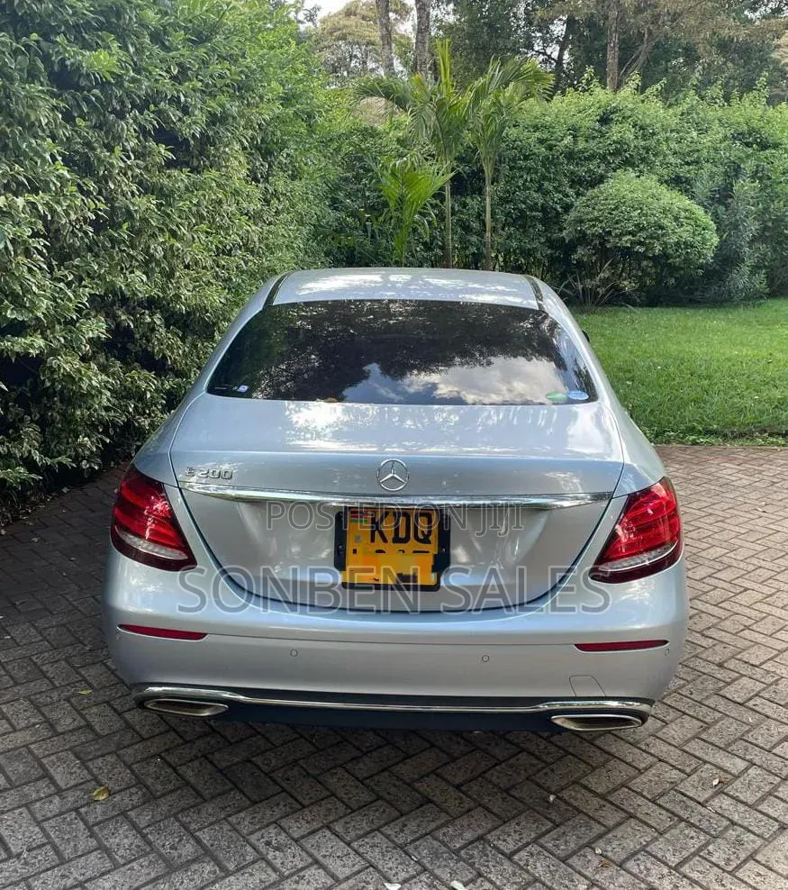 Mercedes-Benz E200 2017 Silver