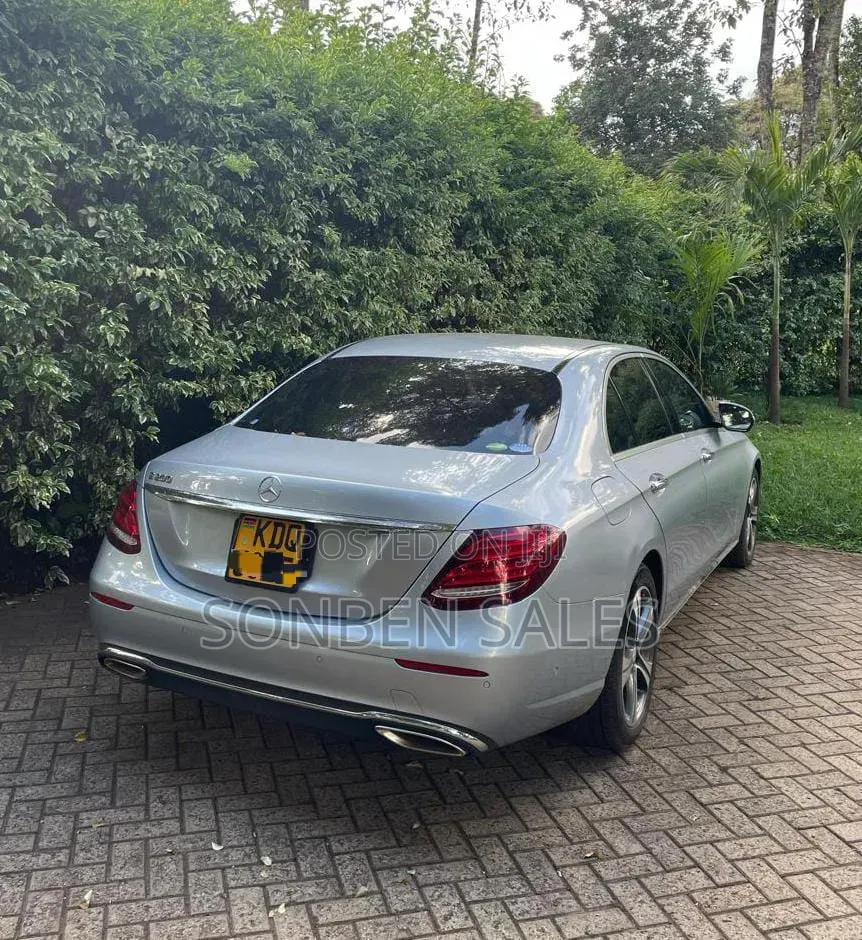 Mercedes-Benz E200 2017 Silver