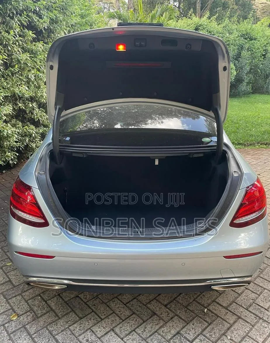 Mercedes-Benz E200 2017 Silver