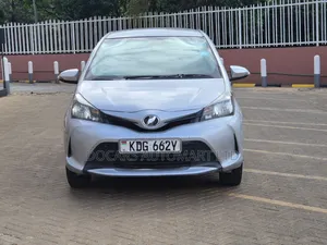 Toyota Vitz 1.3 FWD 5dr 2015 Silver