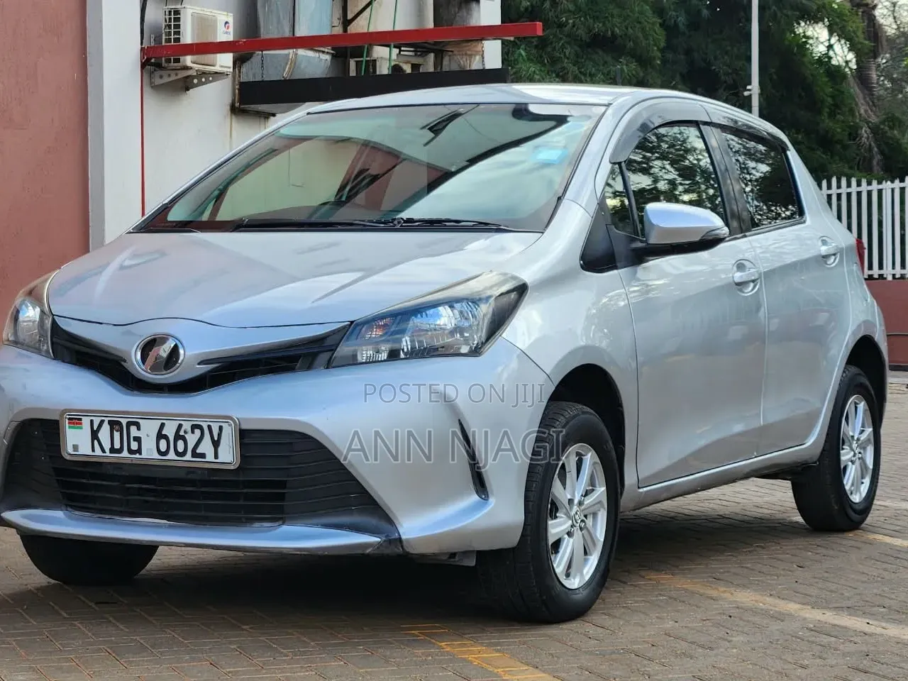 Toyota Vitz 2015 Silver