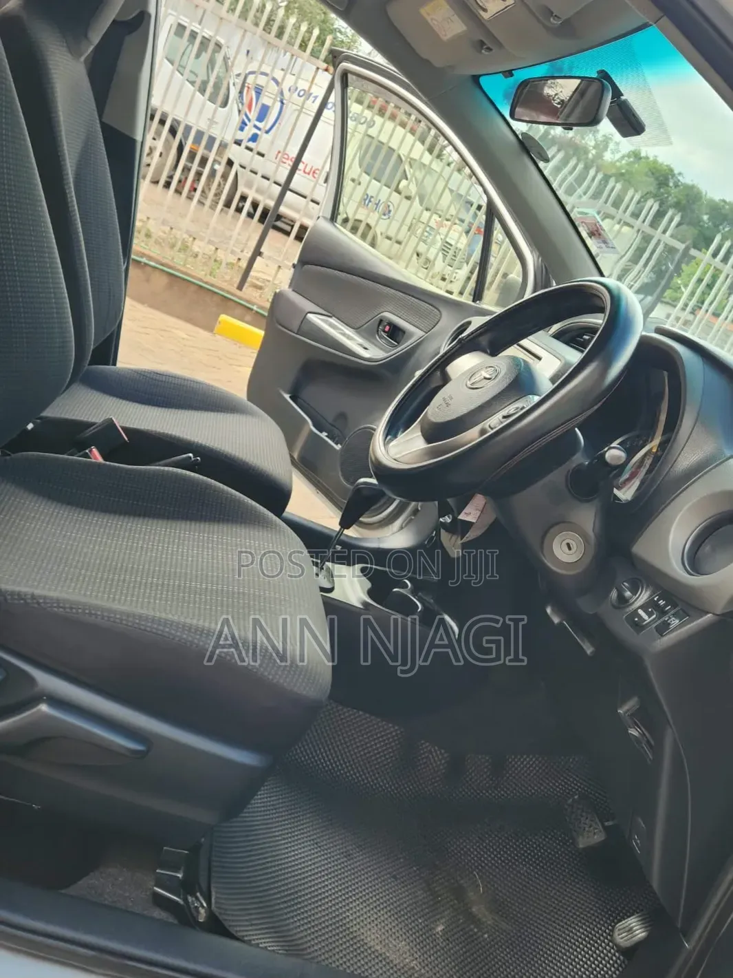 Toyota Vitz 2015 Silver