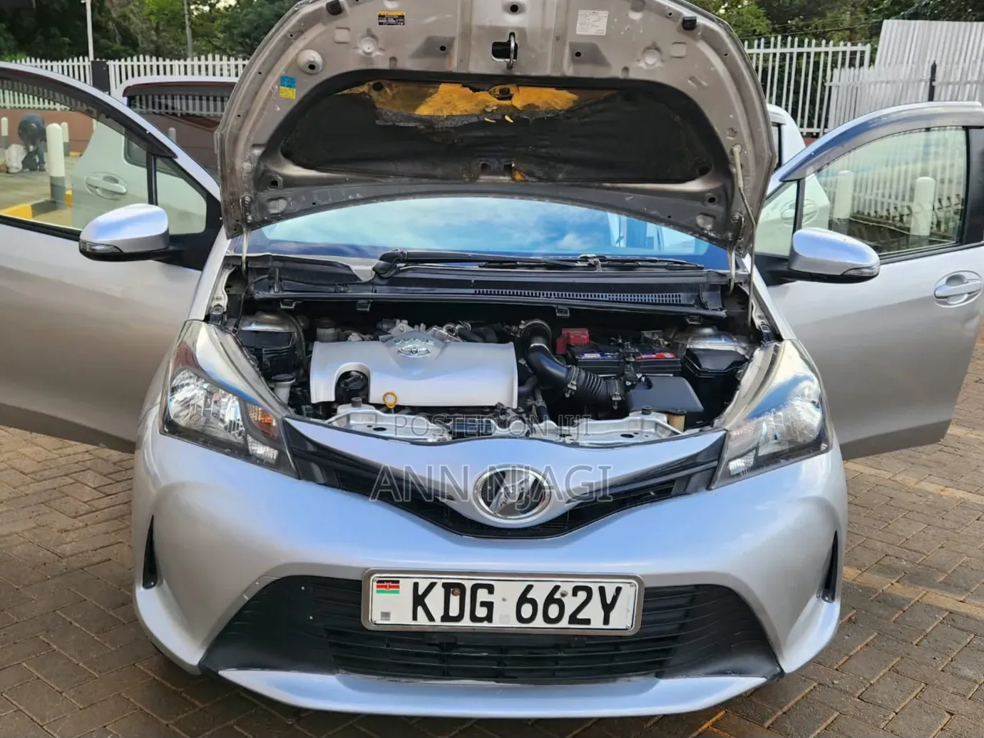 Toyota Vitz 2015 Silver