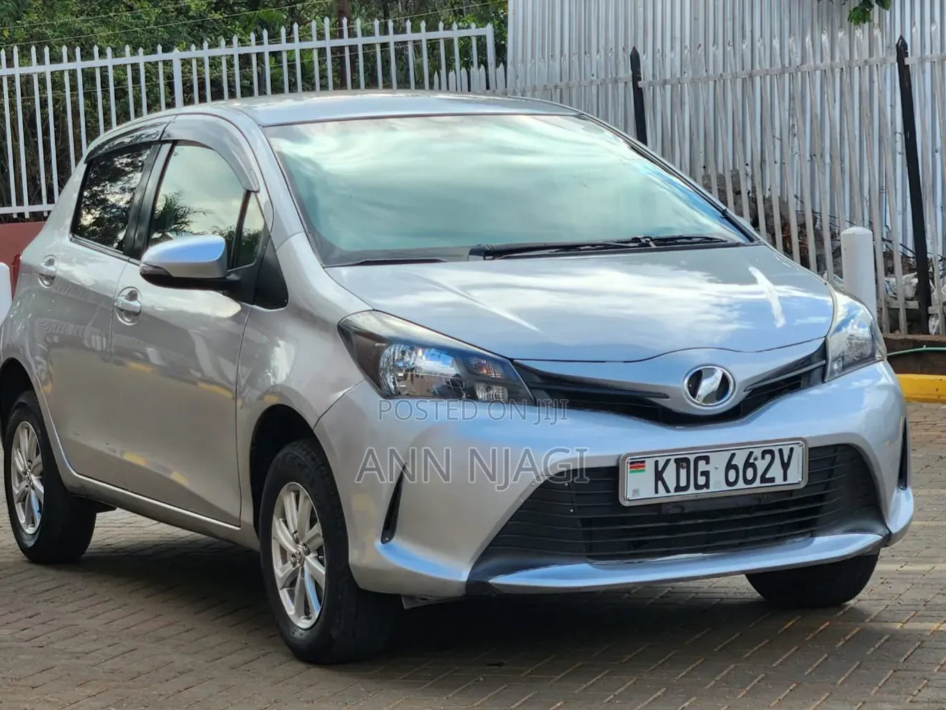 Toyota Vitz 2015 Silver
