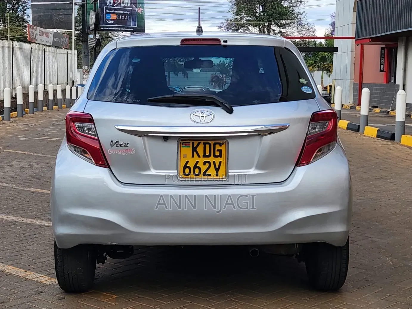 Toyota Vitz 2015 Silver