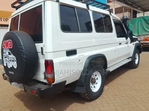 Toyota Land Cruiser 2006 White