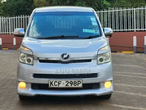 Toyota Voxy 2008 Silver