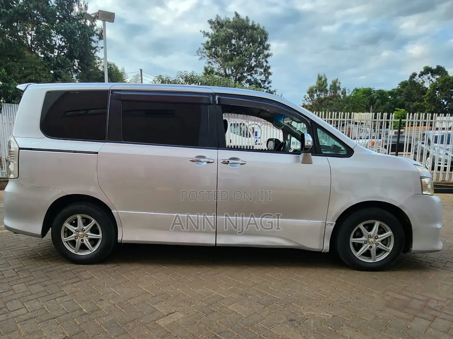 Toyota Voxy 2008 Silver