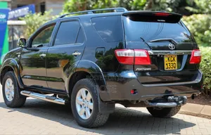 Toyota Fortuner 2010 Black
