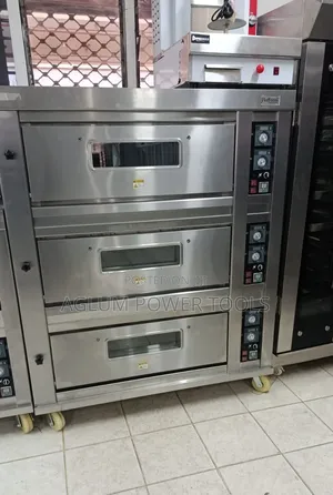 Perfomi 3 Deck Oven With 9 Trays Uses Gas