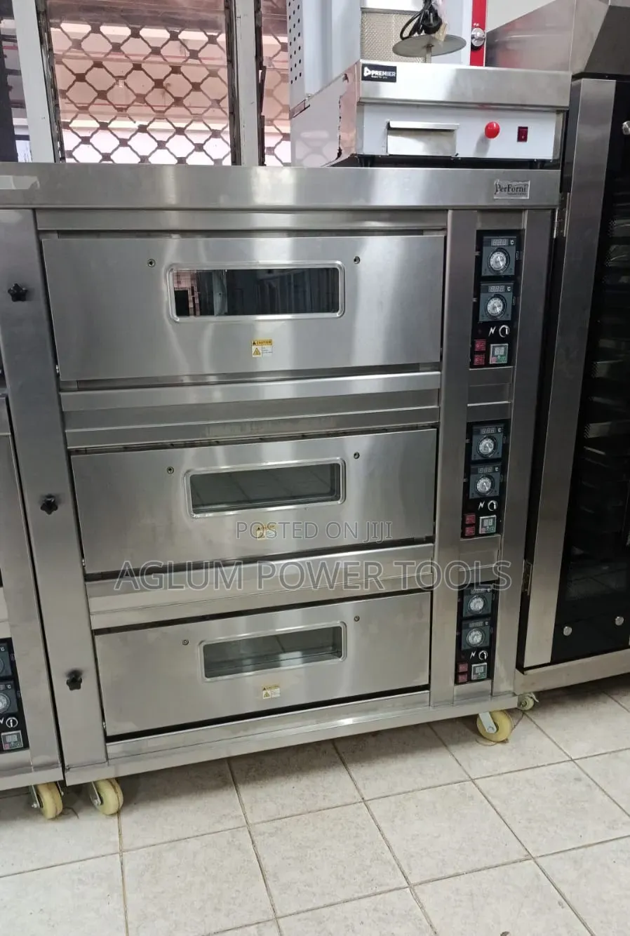 Perfomi 3 Deck Oven With 9 Trays Uses Gas